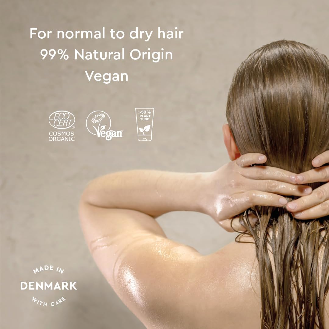Urtekram Nordic Berry Rich Repair Conditioner, conditioner bottle packaging, fruity berry fragrance, 180ml, hair conditioning directions